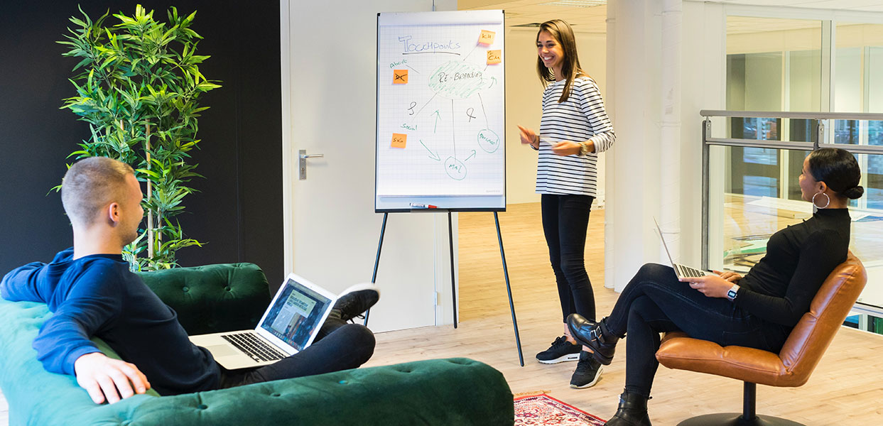 Social Tailoring Logo